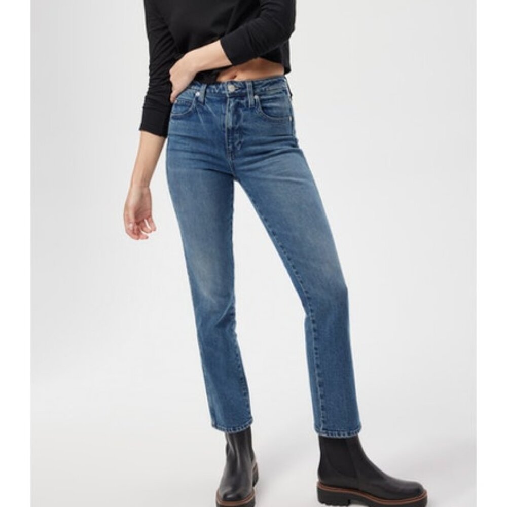 Amo Chloe Crop